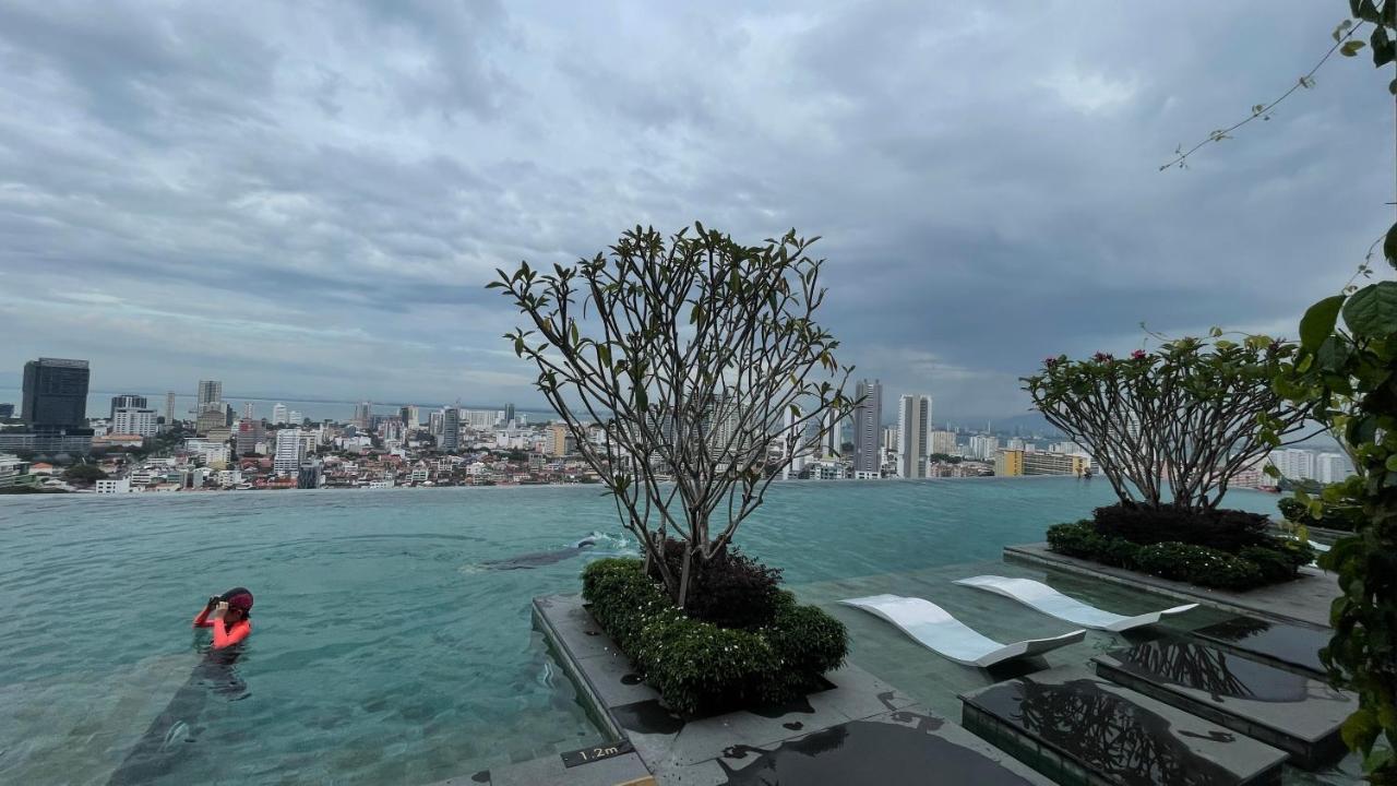 13A Beacon Executive Suites #Rooftoppool #Luxurysuites George Town Kültér fotó