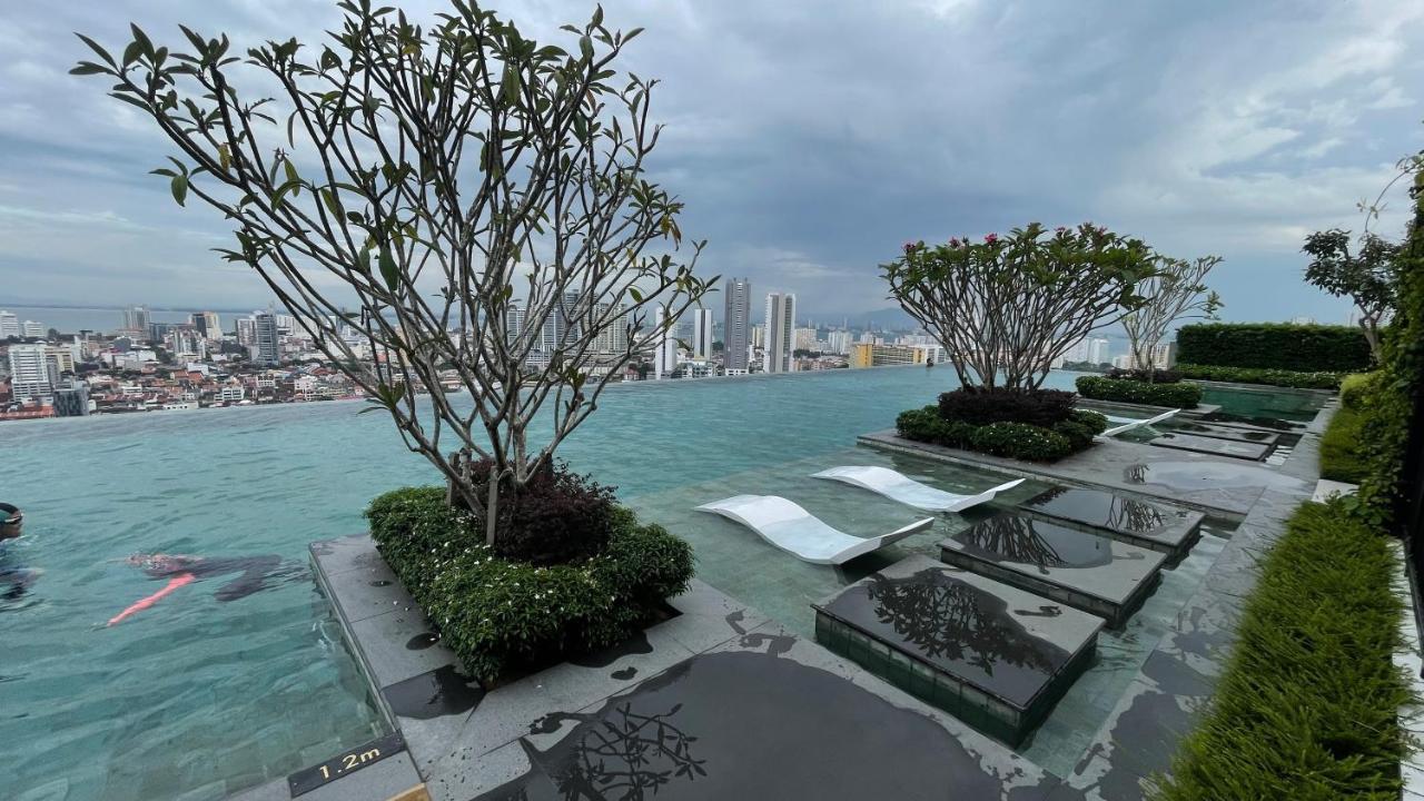 13A Beacon Executive Suites #Rooftoppool #Luxurysuites George Town Kültér fotó