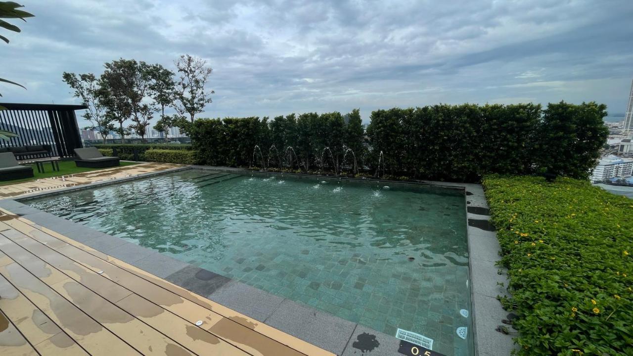 13A Beacon Executive Suites #Rooftoppool #Luxurysuites George Town Kültér fotó