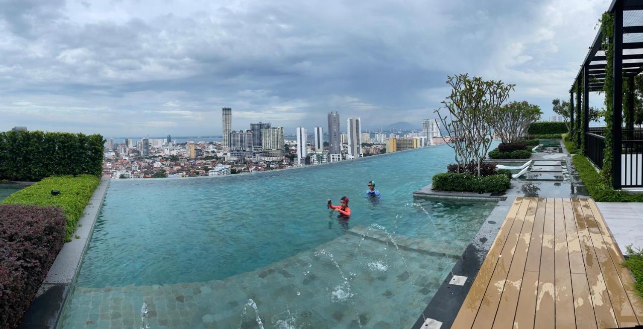 13A Beacon Executive Suites #Rooftoppool #Luxurysuites George Town Kültér fotó